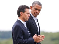El Presidente Peña Nieto platica con el presidente estadounidense, Barack Obama, durante la cumbre del G-8. AP /
