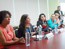 Funcionarias del Sistema DIF tapatío, el Instituto de las Mujeres y regidoras de Guadalajara, en la presentación del refugio. ARCHIVO /
