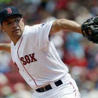 Aceves consigue triunfo para los Medias Rojas