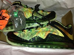 Los nuevos zapatos tienen inscrita la leyenda ''2-Time Champion'' (Dos veces campeón). ESPECIAL /