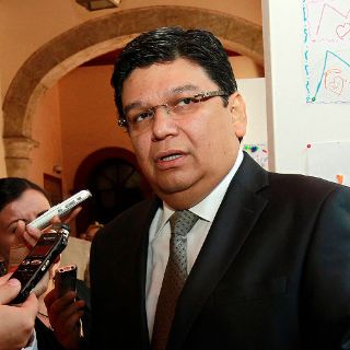 Gutiérrez Reynaga pide revisen su examen públicamente