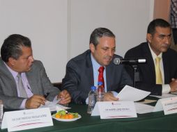 El secretario de Movilidad, Mauricio Gudiño Coronado (c), responde a las preguntas de los diputados. ESPECIAL /