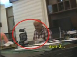 Aseguran que la suma entregada proviene de préstamos a amigos y familiares y no del impuesto del predial. ESPECIAL /