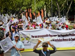 Los campesinos realizaron una marcha hacia la sede de la Segob para exigir un Pacto por el Desarrollo del Campo. ARCHIVO /