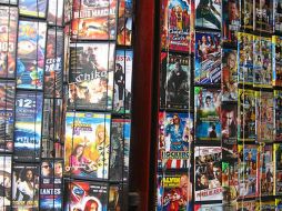 El detenido se dedicaba a vender películas ''pirata'' en el mercado San Juan de Dios. ARCHIVO /