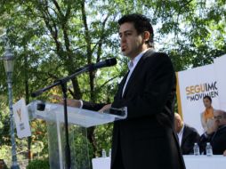 Luna deja escrito en la Oficialía de Partes de la Secretaría General de Gobierno en el que presenta pruebas de sus quejas. ARCHIVO /