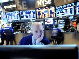 El índice estrella de la Bolsa de Nueva York pierde los 15 mil puntos, arrastrado todavía por la FED. EFE /