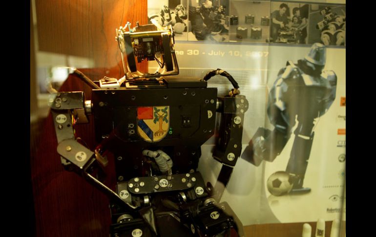 Los robots tienen la capacidad de jugar hasta futbol. ARCHIVO /