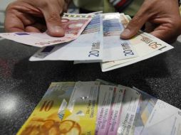 La moneda única europea cae a su nivel más bajo en 10 días. ARCHIVO /