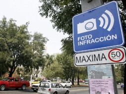 Actualmente, operan en la metrópoli equipos fijos y móviles de fotoinfracción en tres modalidades. ARCHIVO /