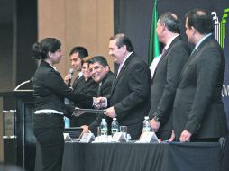 Acto académico. Alumnos reciben su acreditación como profesionistas. EL INFORMADOR /