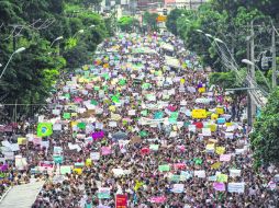 Miles marchan en el Centro de Recife, en la protesta de lo que ahora se llama la ''Primavera Tropical'' contra la corrupción. AFP /