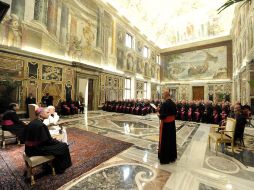 El Papa Francisco (2i) durante una audiencia ofrecida ante los nuncios apostólicos. EFE /