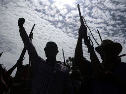 El grupo de autodefensa interrumpió la circulación vehicular. AFP /