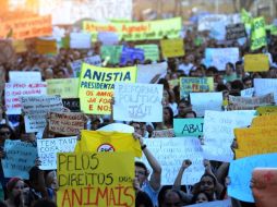 Un millón de manifestantes se volcaron anoche a las calles. NTX /