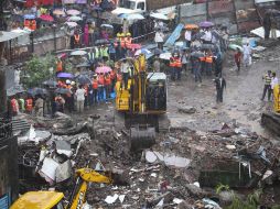 Miembros de servicio de rescate trabajan en labores de búsqueda. EFE /