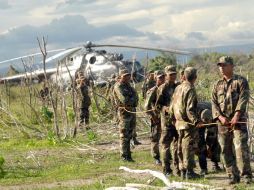 Militares durante las labores de rescate en la zona del accidente en el lago Xolotlán. AFP /