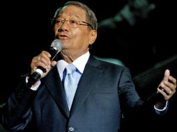 ''Como yo me presto y me gusta una canción, yo voy a ser el telonero'', dijo sonriente Manzanero. ARCHIVO /