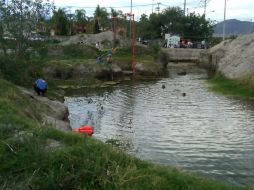 El cuerpo del adolescente fue rescatado hacia las 18:47 horas, gracias al equipo de buceo que facilitó Protección Civil del Estado.  /