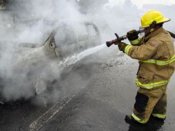 El bombero señala que lo más difícil de su profesión es la pérdida de una vida. ARCHIVO /