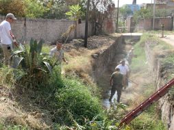 Se ha retirado lodo, maleza, basura, plásticos, madera, así como sillones, sillas, llantas, televisores, entre otros objetos. ESPECIAL /