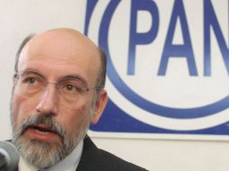 La disputa por el tema económico es ''vulgar'' y ''baja'', afirma el ex presidente del PAN, Luis Felipe Bravo Mena. ARCHIVO /