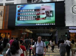 Un reporte sobre Snowden es presentado en un canal de noticias de Hong Kong. AP /