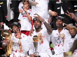 El cuadro bicampeón del basquetbol estadounidense será recibido por sus fanáticos. AP /