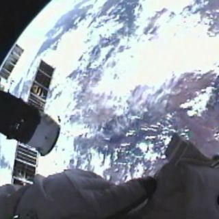 Misión tripulada china completa acoplamiento espacial manual