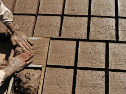 Los ladrillos están hecho de un material derivado de la arcilla. ARCHIVO /