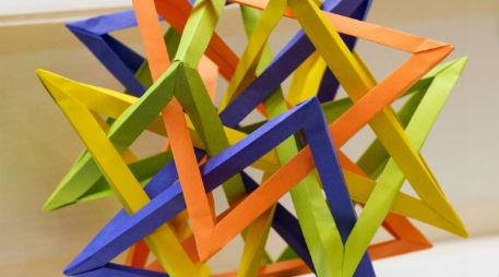 Pieza de origami, parte de la muestra celebrada en el Instituto Tecnológico de la Moda en Nueva York. AFP /