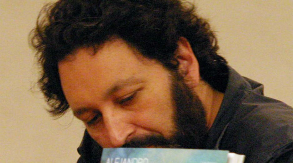 El poeta Luigi Amara durante la presentación del libro ''Alejandro Rossi''. NTX /
