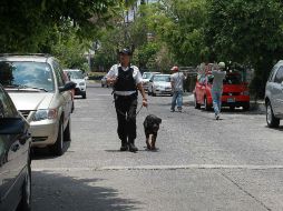 Los mismos policías recomiendan  a los vecinos que se unieran ''porque los policías no se dan abasto para patrullar la zona''. ARCHIVO /