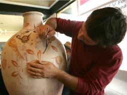 La familia Padilla López es reconocida por la producción de artesanías en cerámica dentro del municipio Jalisciense. ARCHIVO /