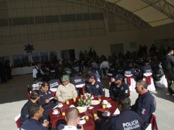 Los oficiales, quienes trabajan bajo protesta, expondrán sus requerimientos ante el alcalde Ramiro Hernández. ARCHIVO /