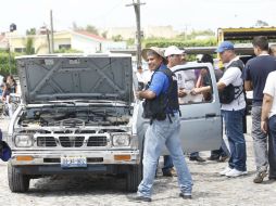 La FGE desplegó dos operativos la mañana del domingo en el tianguis del automóvil de Guadalajara. ARCHIVO /
