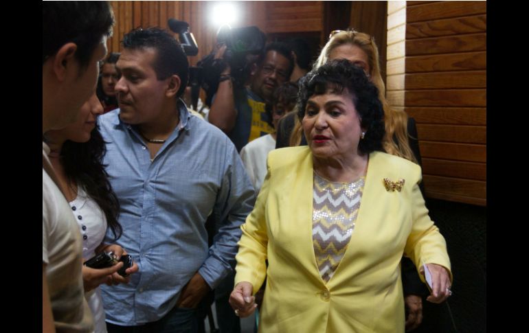 La actriz Carmen Salinas llega a la conferencia de prensa. NTX /