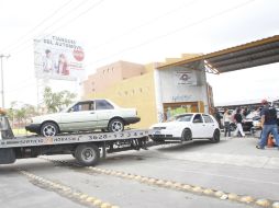 Tianguis del automóvil. En este inmueble se cobra derecho de piso a los vendedores de vehículos, 10 pesos entre semana y 50 los fines. EL INFORMADOR /