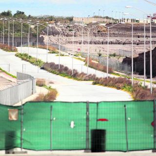 Juan Palomar, cerrada y con seguridad privada