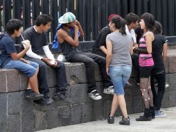 El número de jóvenes que no estudian ni trabajan (“ninis”) en México se incrementó en los últimos años. ARCHIVO /