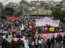 Un grupo de manifestantes bloqueó el acceso sur a la ciudad brasileña de Sao Paulo. AP /