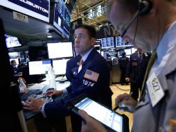 La bolsa de Nueva York cierra hoy en terreno positivo por una tanda de datos macroeconómicos mejores de lo previsto en EU. AP /