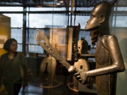 La muestra presenta más de 200 piezas entre las que se encuentran esculturas, fotografías, catálogos, carteles y dibujos. EFE /