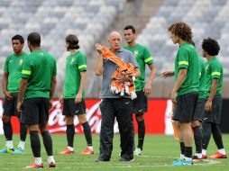 Felipao prepara a su equipo en el Estadio Mineirao previo a la semifinal de la Copa Confederaciones. EFE /