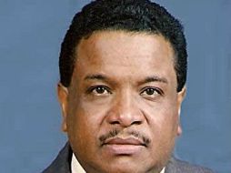 Aníbal Barrow tiene un programa matutino de noticias llamado ''Aníbal y nada más''. ARCHIVO /