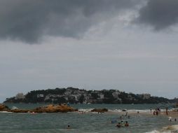 Se prevén nublados y lluvias en Puerto Vallarta por ''Cosme''. EFE /