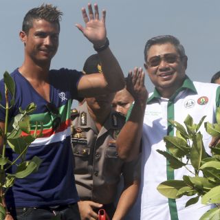 Cristiano defiende los manglares en Indonesia
