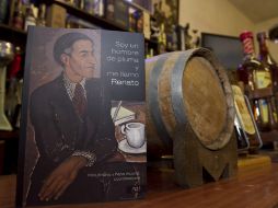 La etílica atmósfera de mezcal, permeó en la tertulia en honor a Renato Leduc. NTX /