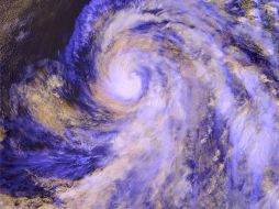 ''Cosme'' sigue alejándose de las costas mexicanas, pero mantiene un índice de peligrosidad ''fuerte''. EFE /