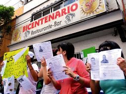 Familiares de los desaparecidos piden a las autoridades que resuelvan el caso. ARCHIVO /